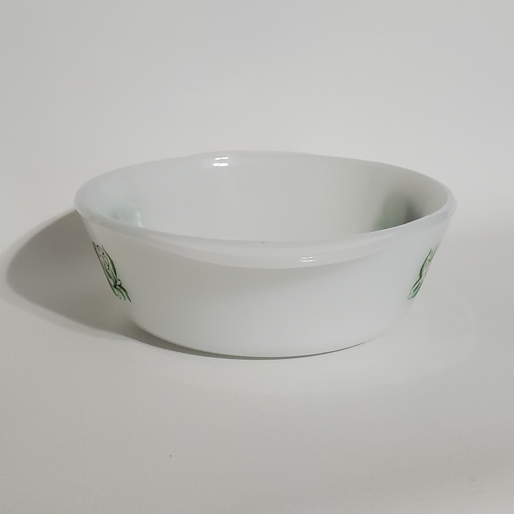 Glasbake Strawberry Casserole Milk Glass 2 quart Baking Dish - Picture 2 of 8